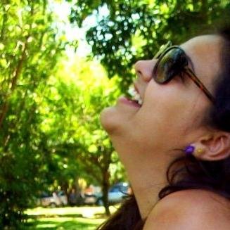 Se é isso que me tem ao certo: 
A moça de sorriso aberto... ♪♫