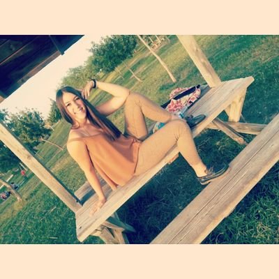 14.- «Suena estúpido, pero yo mataría por quien me está matando.» - 'Me la pela hundirme si con eso tú sales a flote.Besame sui quieres ,quiereme si sabes.