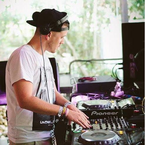 Dubstep Dj & Producer with releases on - UNTIED / BISCUIT FACTORY / LUTETIA DUBZ / SUBALTERN / UNDERSLUNG AUDIO / LEMDEEZIE DUBZ / BASSCLASH / MILC /