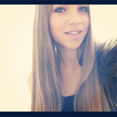 tussen my & me babyy is het cool ze snapt altijd wat ik bedoel, kent als geen ander mijn gevoel & weet ze is me nummer 1. xxxx brisha