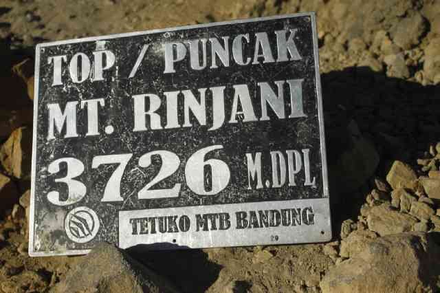 jangan ikut bernyanyi bila tak mengerti suatu arti