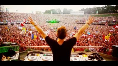 No me conocéis, no sabéis lo que se siente
ve al futuro...pero con los pies en el presente.

Only EDM SITE