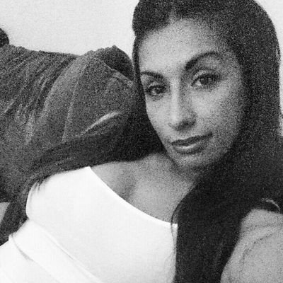 hello there I'm a mother of ✌ I'm a laid back cali gurl I love bad bitches n good weed um get at me