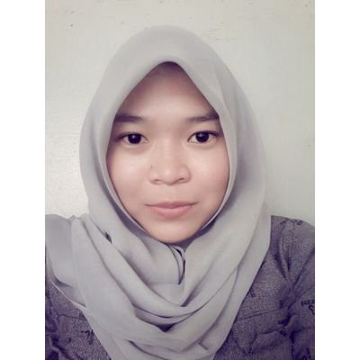 putrilangita's profile picture. 