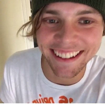 PLEASE FOLLOW @x5sos_helpx AND TURN ON NOTIFS FOR DMS