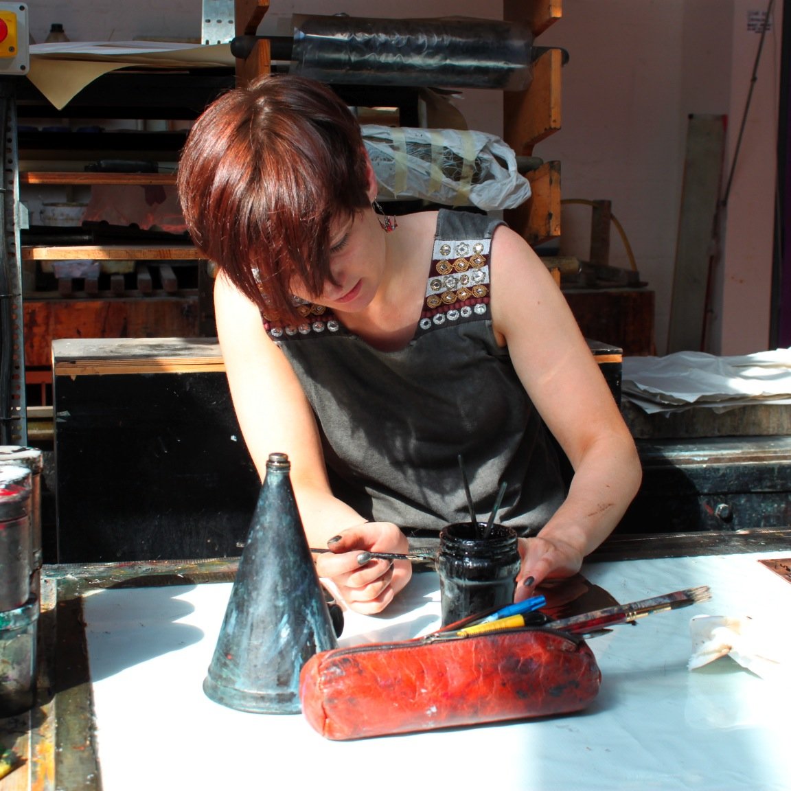 Traditional printmaking practices informed by direct drawing techniques, and hybrid-methods for the creation of bespoke book-arts and sculpture.