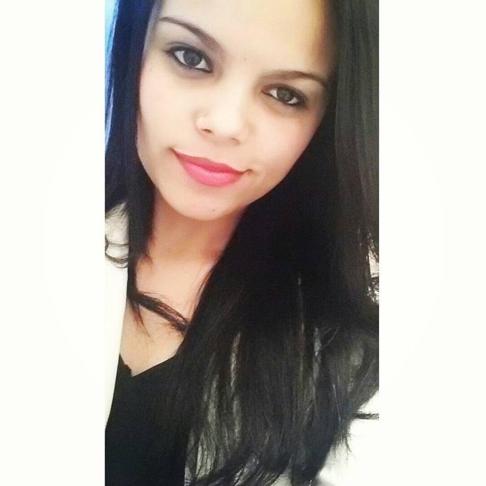 “Das coisas que a sabedoria proporciona para tornar a vida inteiramente feliz, a maior de todas é uma amizade”. Epicuro