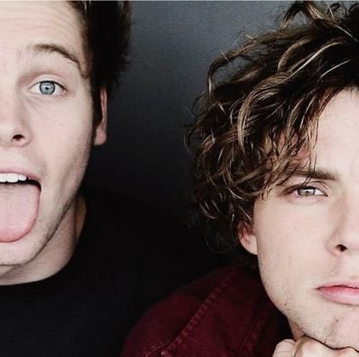 clumsycashton's profile picture. Wherever you are is the place I belong. | 0/5 & 0/4