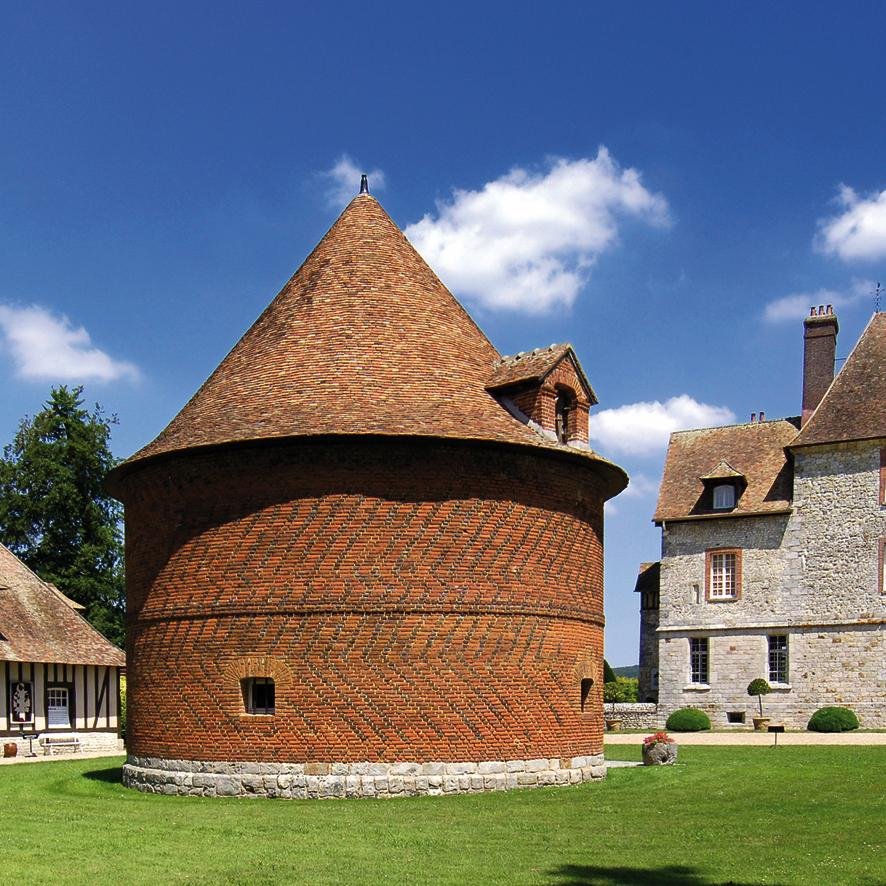 Le Château de VASCOEUIL a été inscrit à l’Inventaire Supplémentaire des Monuments Historiques et reçoit chaque année de 25 à 30 000 visiteurs.