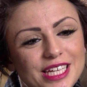 compte parodique de cher lloyd sur snap. @chersmokes & @sorrryimcher
