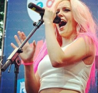 Club de fans NO oficial de Alba Reig en Castellón. 1/3 componentes de @SWTCalifornia