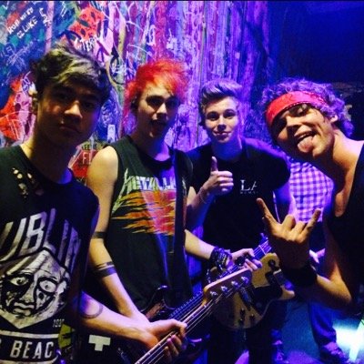 thetypicaIstan's profile picture. one of many typical stan accounts, no im not stealing your tweets