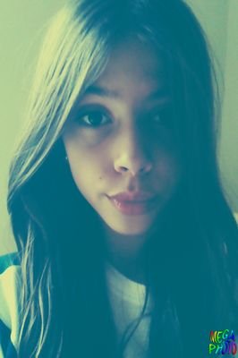 Amo cozinhar e escrever,respiro Ed Sheeran,Taylor Swift,Pll,Jogos Vorazes e Cara Delevingne.Amo minha família e minhas amigas.