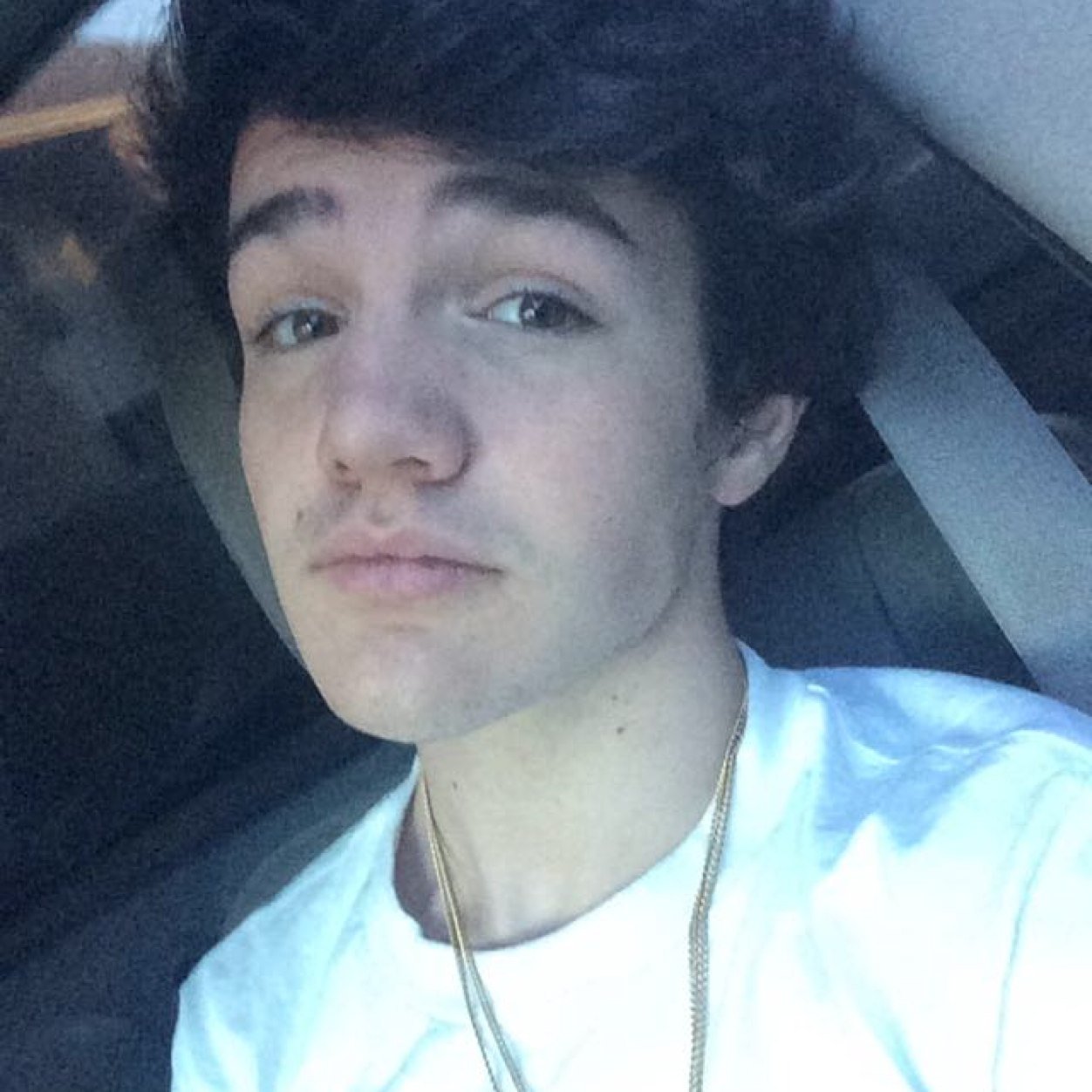 I gave you a free follow so follow @carpentertimes & @grierftarizona they follow back:)