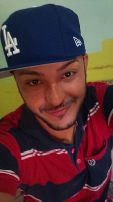 Gay, preto, periférico!
Professor, mestre em estudos literários.
Me construindo, desconstruindo e reconstruindo a cada dia.