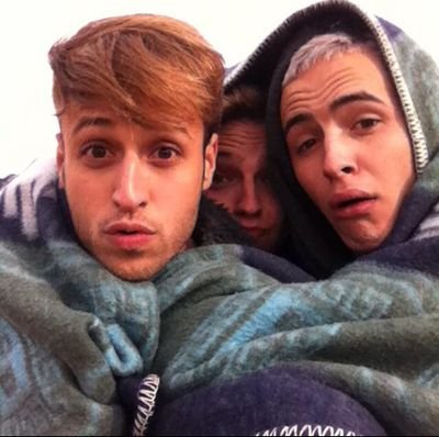 Meus pensamentos voam só de pensar em vocês. Fly ♡
