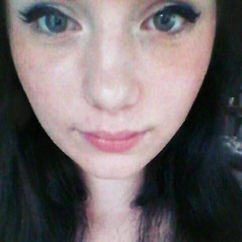 Can't drown my demons , they know how  to swim . Architecte de sa propre putain de destruction . Snapchat : alyssagally