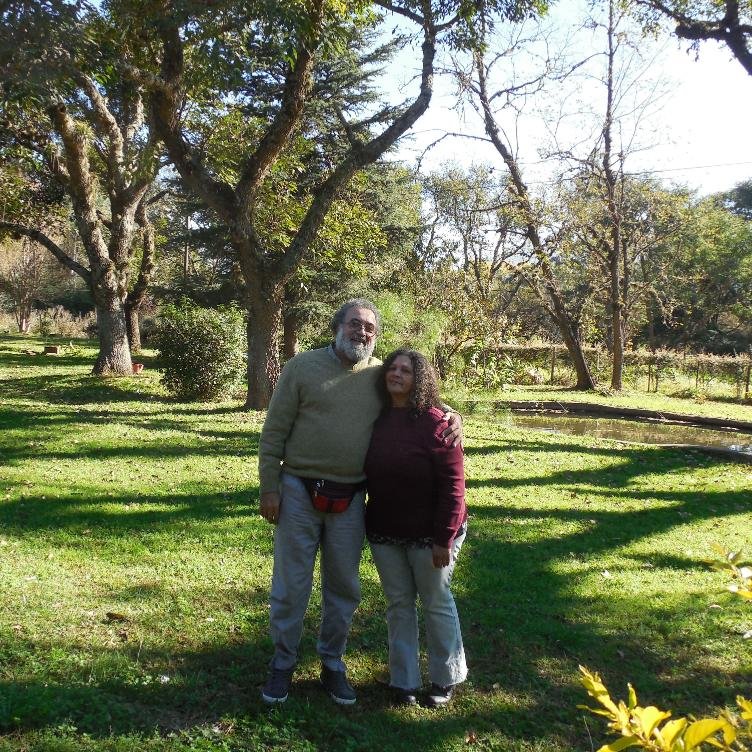 Militante política del campo popular, Casada, 57 años, Arquitecta con postgrado en Seguridad en la Construcción, Artesana, amante y defensora de la naturaleza