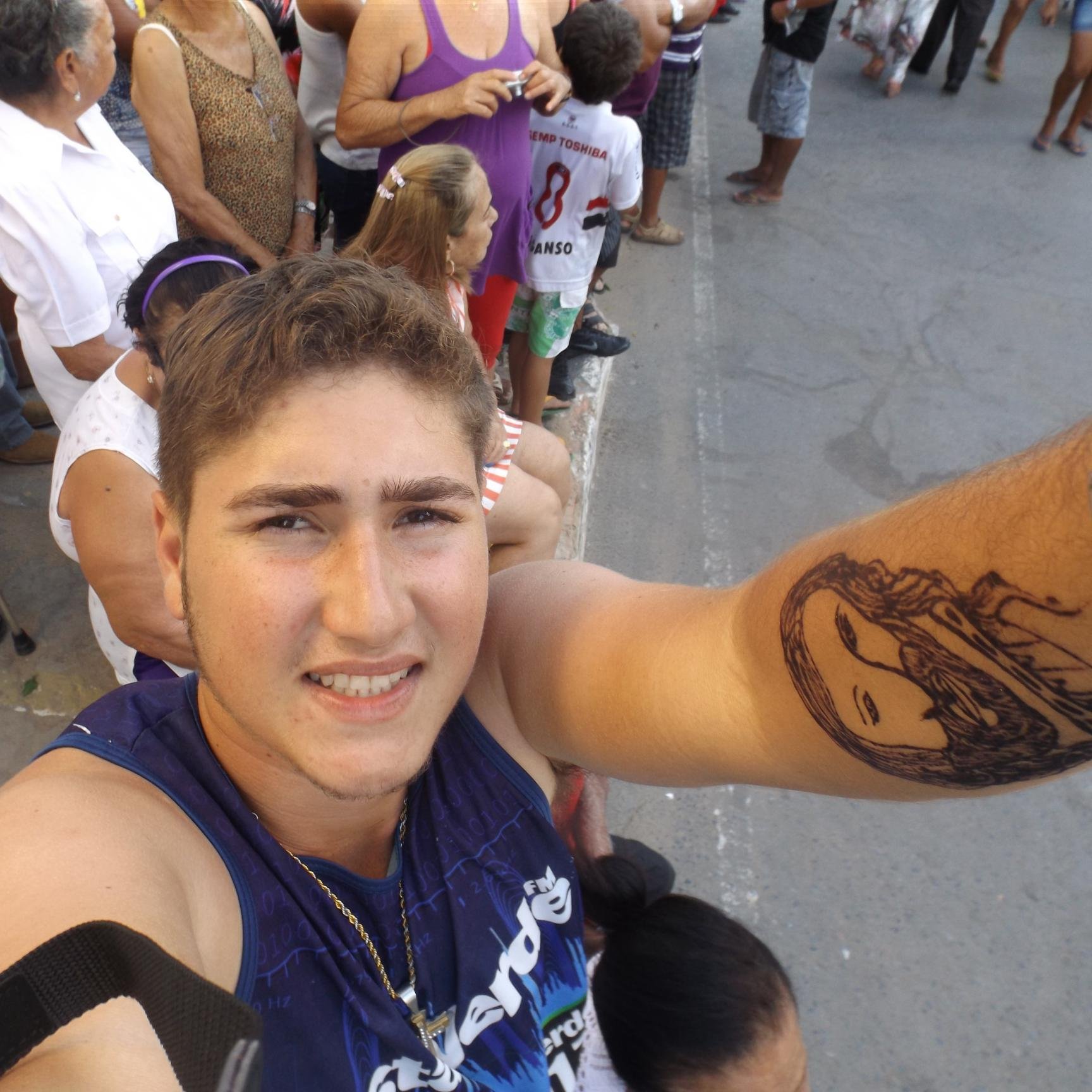 A vida não é um conto de fadas mais sim uma historia real para ser vivida a cada momento em nossa vida!!