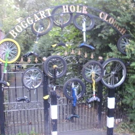 Manchester Based Unicycle Group for Street, Trials & Flatland Unicycling. Weekly group sessions. Welcome to Unicyclists of all ages.