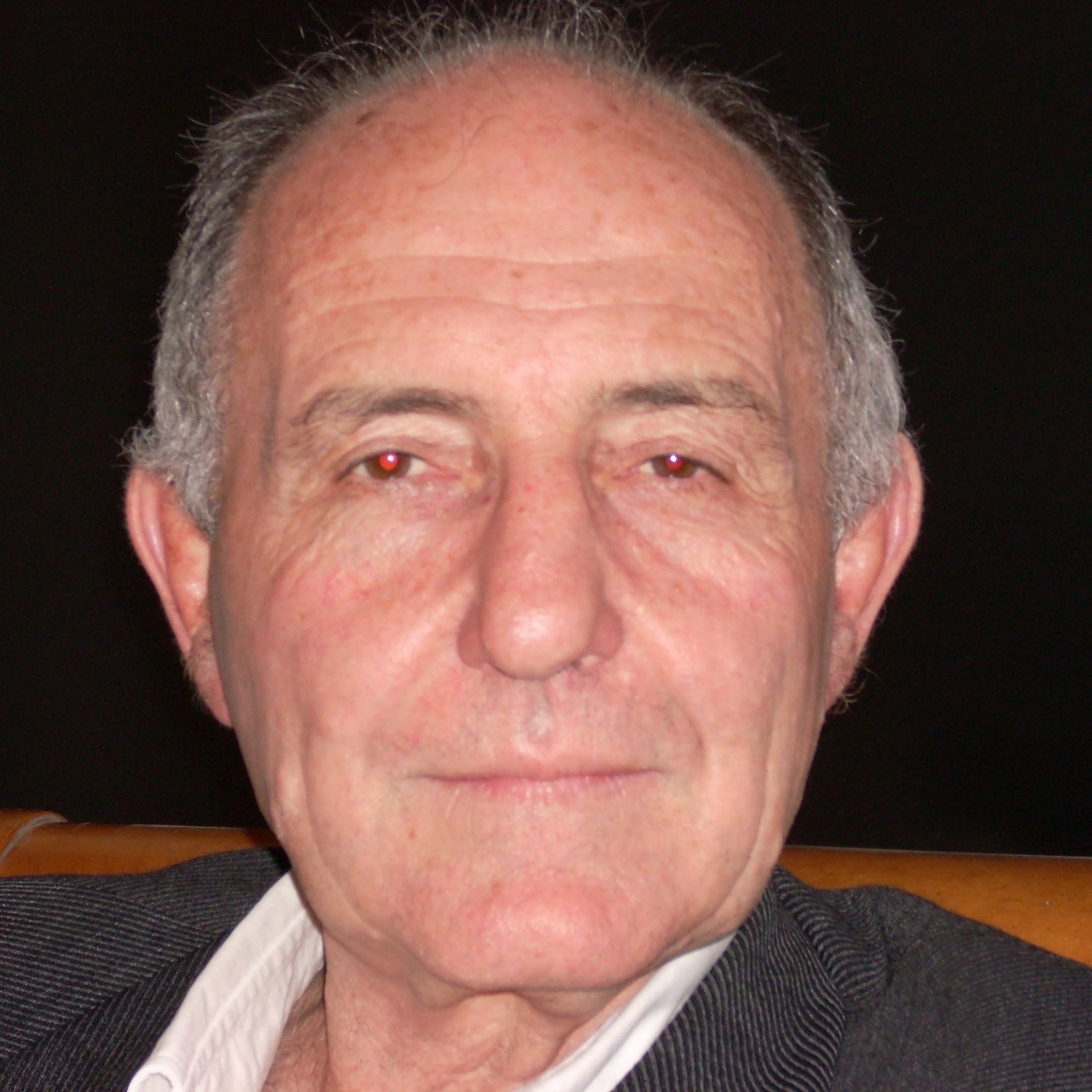 lazadro's profile picture. Dramaturgo y escritor argentino.