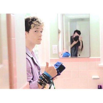 im giving you a free follow pls follow @ughhconnor