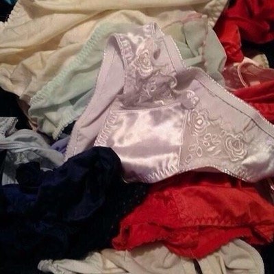 omania_me's profile picture. اتمنى الجادين بس ١٠ريال حياك مقدم في الخاص و ارسله رقمي ، و١٠رريال عند الطلعة وانا مطلقة عمري ٢٧ وعندي بيت بروحي