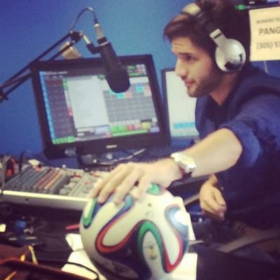 Venezuelan who lives in Miami. Majoring in International Business. Locutor de @Tarjetaroja14 por http://t.co/jaPi40S3zD