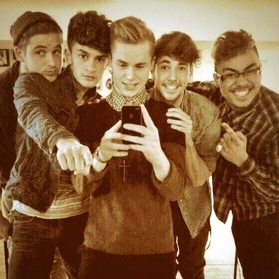promo account ran by 10+ girls who met because of kingsland road ♕ (links below)
