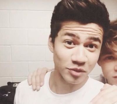 why have a thigh gap when you could have Calum hood's dick