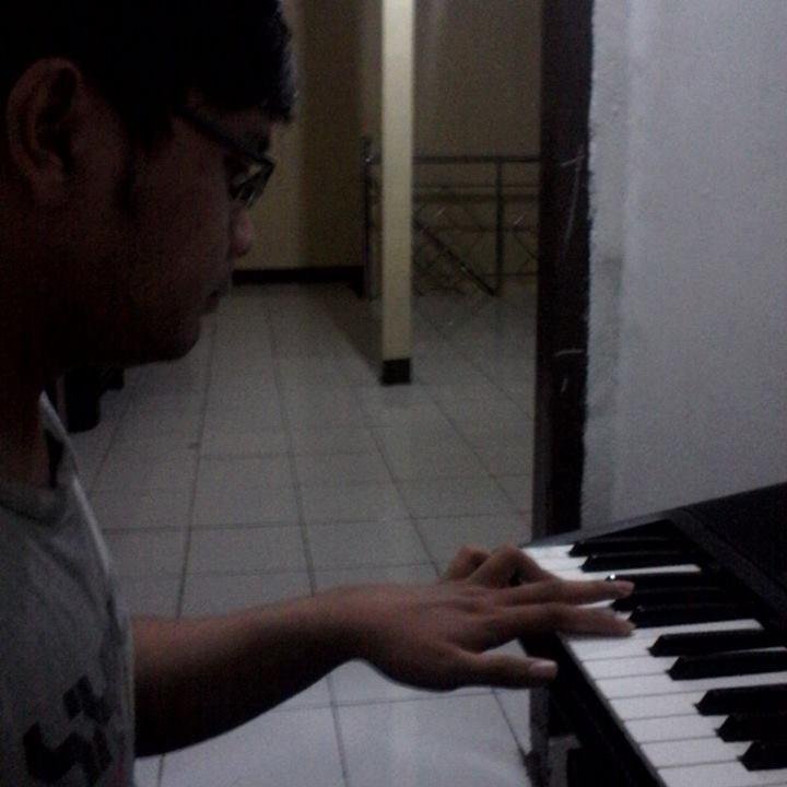 Farmasi ,KeyBoardis The moss
