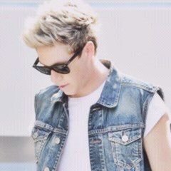 HEY EVERYONE, I WOULD REALLY APRECCIATE IF YOU FOLLOWED @bubbly_liam AND @zaynjawadmaIik_ BABES ❤ LY AND THANKS XX.