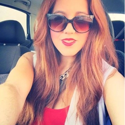 Sencilla,Perfecionista, me encanta la locura la moda y disfrutar de la vida Odio las mentiras y la gente CaraDura. Enamorada de mi misma