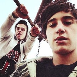 i gave you a free follow to help you gain so follow @damnastxn for me please