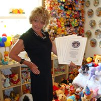 Deb Hoffmann (@mostpooh) Twitter profile photo