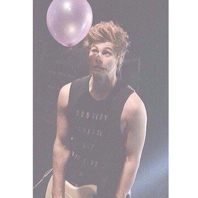 free follow from @addictxhemmo please can you rt the link because i want luke to see it and notice me,thankyou