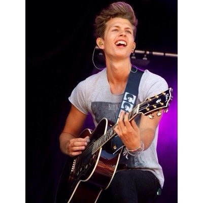 follow @vampsfxllxwhelp and turn on their notifications x