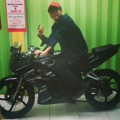 Tong Kosong Nyaring Bunyinya...
Diam adalah Pemikiran...
Diam adalah Jenius...