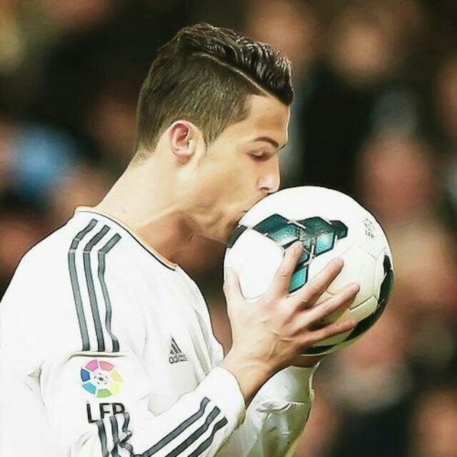 El Real Madrid es mi vida, mi droga, mi adiccion... Cristiano Ronaldo es mi Dios. Pero tenemos diez Champions.