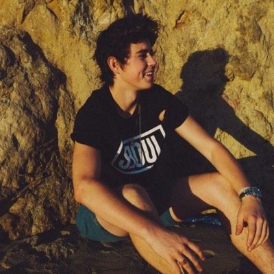 free follow from @usualnash and if u could rt this link and tag nash that would be awesome