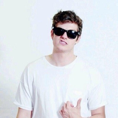 shit Daniel googles (follow @swiftlysharman) In NO WAY are these tweets meant to be rude. Just funny things I see people tweeting.