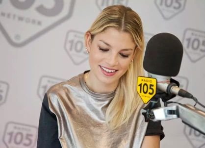 Amo sbagliare, amo farmi del male, ogni pezzo di pelle ti vorrei toccare, una lacrima scende, ma tu non andare, resta.. ❤ EM