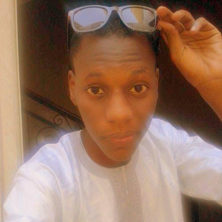 artiste rapeur mon facebook  https://t.co/Ke4VU6kMvy   follow moi. Ma vie, mes tweets :)
