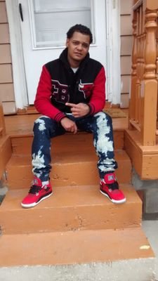Bo$$ is one who StanDz on His Own feet..One Who gurnatees We GoN eat..the  is ours..team Bentley
