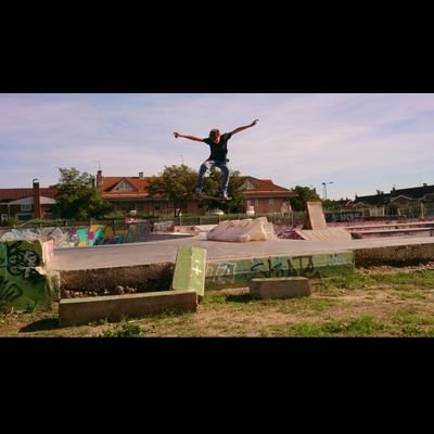 Esposa18.*  Skater Getafe Ella y nadie mas 18 fanático del skate y youtube prefiero ver YOUTUBE antes que TV canales videos etc..