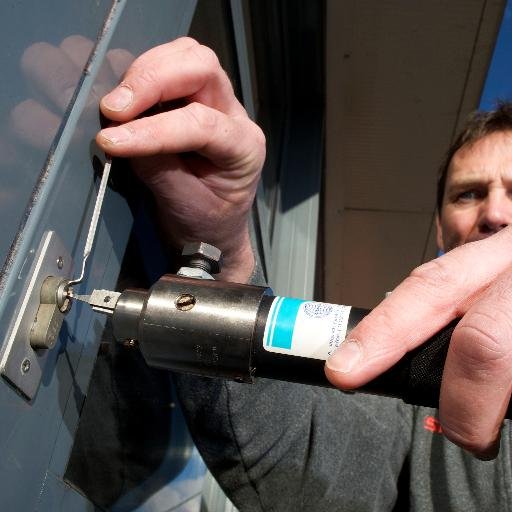 West LA Locksmith! Give us a call. With the most professional technicians available we provide the best call times possible, we'll be your go-to locksmith!