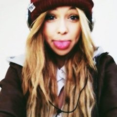 17. | Hada. | Comportándome como humana para no ser cazada. | I'm the girl who never stop smiling.