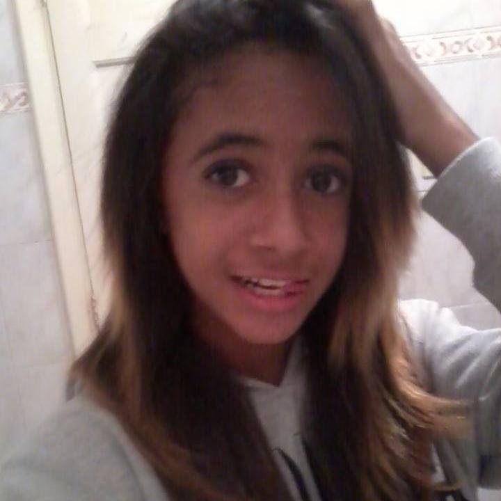 sou uma directioner fanatica e gosto de fazer os outros rirem e tenho duas irmas super divas que tambem sao directioners