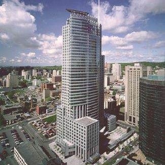 Le premier fournisseur de Colocation neutre à Montréal avec plus de 100 000 pieds carrés d’espace répartis sur 7 centres de données et offrant l’accès à plus 75