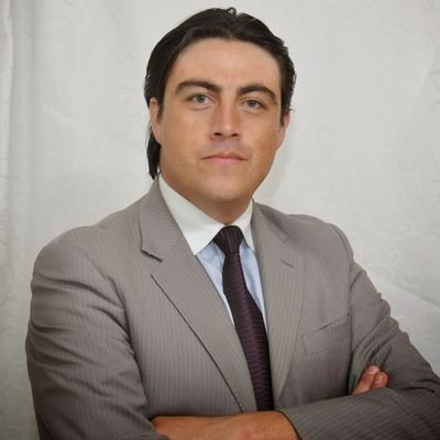 Periodista en @T13. Conductor de eventos, maestro de ceremonias y voice over.
